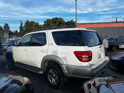 2004 Toyota Sequoia SR5