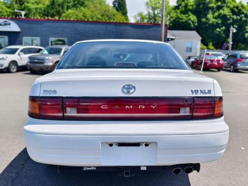 White 1994 Toyota Camry XLE V6
