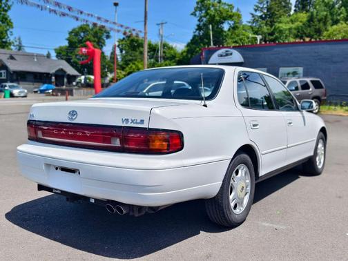 White 1994 Toyota Camry XLE V6