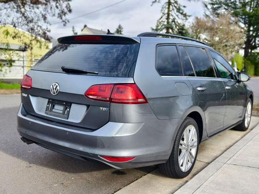2015 Volkswagen Golf SportWagen TDI SE 4-Door