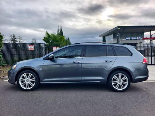 2015 Volkswagen Golf SportWagen TDI SE 4-Door