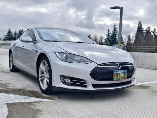 Silver Metallic 2013 Tesla Model S Sedan 4D