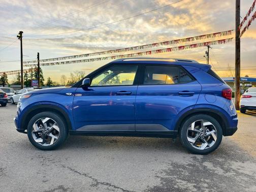 2022 Hyundai VENUE SEL