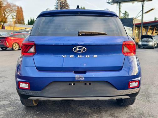 2022 Hyundai VENUE SEL