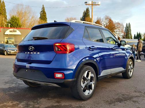 2022 Hyundai VENUE SEL