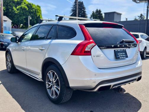 Bright Silver Metallic 2015 Volvo V60 Cross Country T5 Platinum