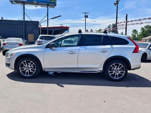 Bright Silver Metallic 2015 Volvo V60 Cross Country T5 Platinum
