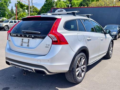 Bright Silver Metallic 2015 Volvo V60 Cross Country T5 Platinum