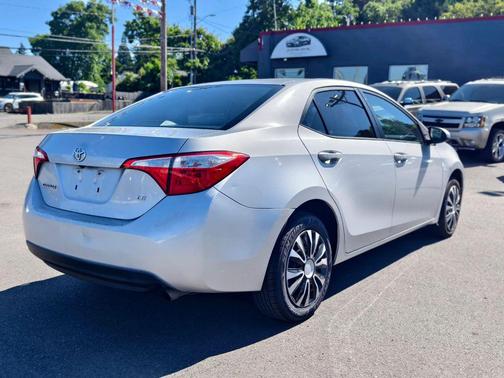 Classic Silver Metallic 2016 Toyota Corolla LE Plus