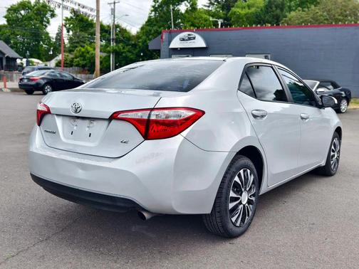 Classic Silver Metallic 2016 Toyota Corolla LE Plus