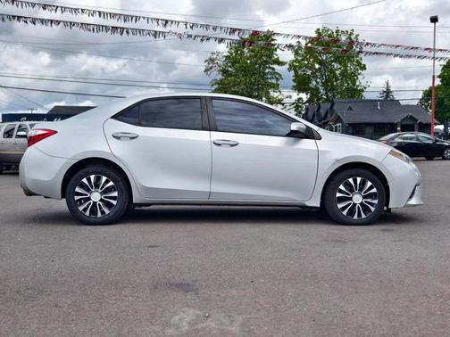 Classic Silver Metallic 2016 Toyota Corolla LE Plus