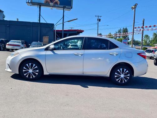 Classic Silver Metallic 2016 Toyota Corolla LE Plus