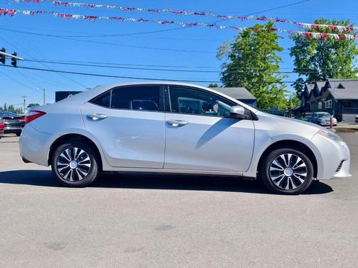 Classic Silver Metallic 2016 Toyota Corolla LE Plus