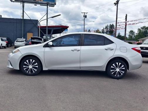 Classic Silver Metallic 2016 Toyota Corolla LE Plus