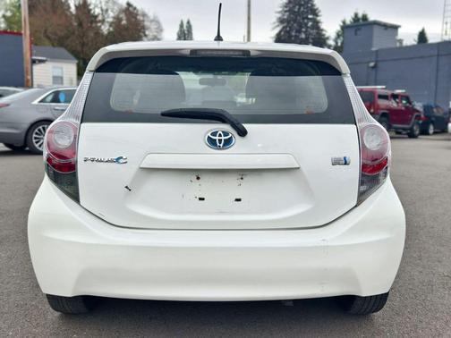 Super White 2013 Toyota Prius c One