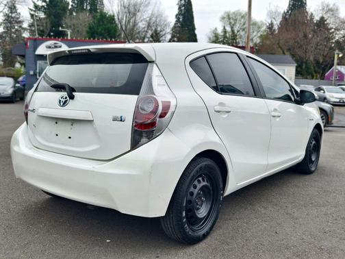 Super White 2013 Toyota Prius c One