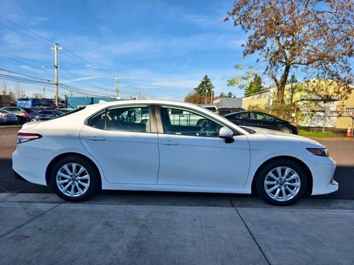 2019 Toyota Camry LE