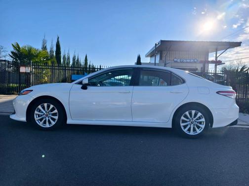 2019 Toyota Camry LE