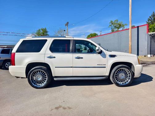 White Diamond Tricoat 2010 Cadillac Escalade Luxury