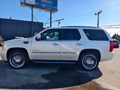 White Diamond Tricoat 2010 Cadillac Escalade Luxury