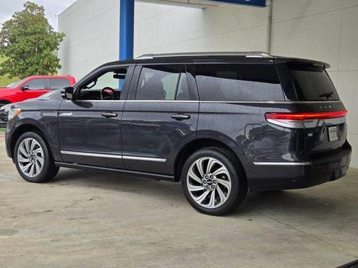 Starlight 2023 Lincoln Navigator Reserve