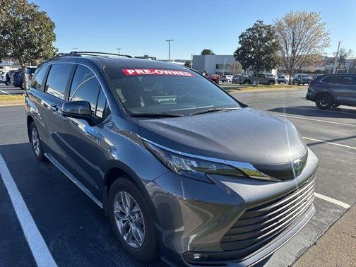 2025 Toyota Sienna XLE