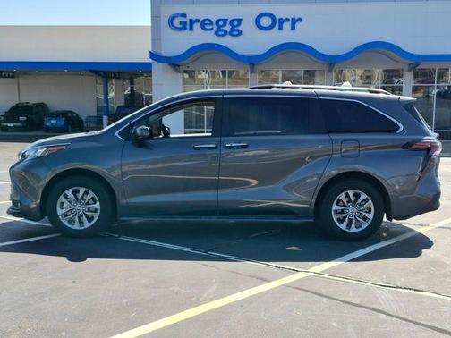 2025 Toyota Sienna XLE