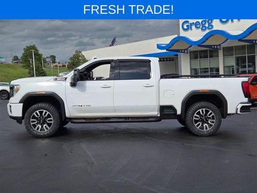 Summit White 2023 GMC Sierra 2500 AT4