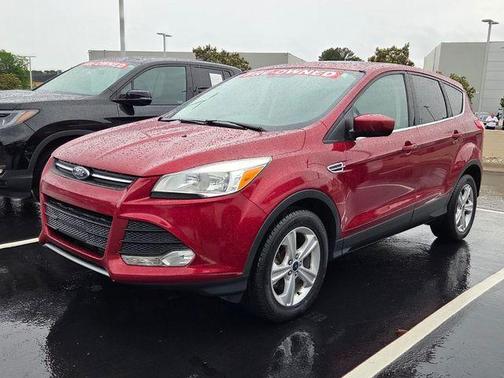 Ruby Red Metallic 2016 Ford Escape SE