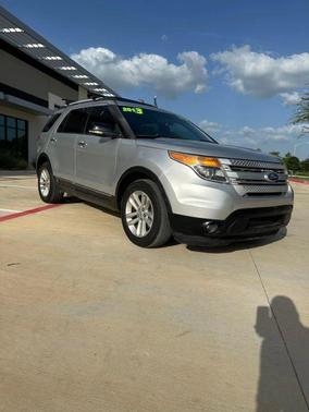 Ingot Silver Metallic 2013 Ford Explorer XLT