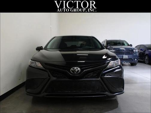 Black 2022 Toyota Camry SE
