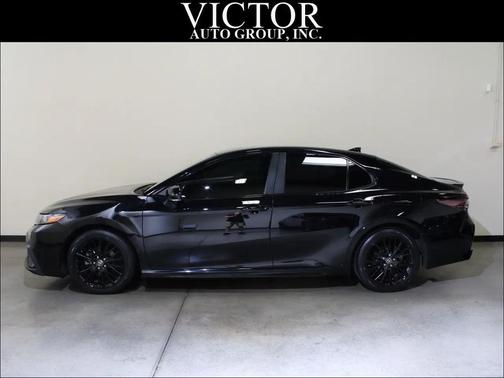 Black 2022 Toyota Camry SE Sedan