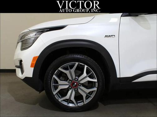 White 2021 Kia Seltos SX Turbo AWD
