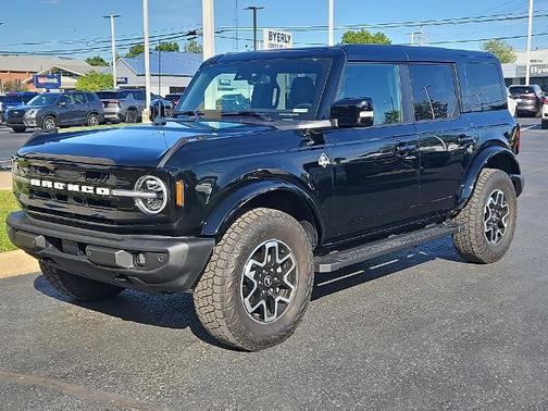 SHADOW BLACK 2024 Ford Bronco OUTER BANKS