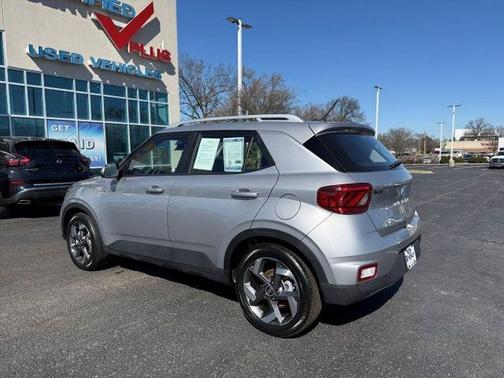 2025 Hyundai VENUE SEL