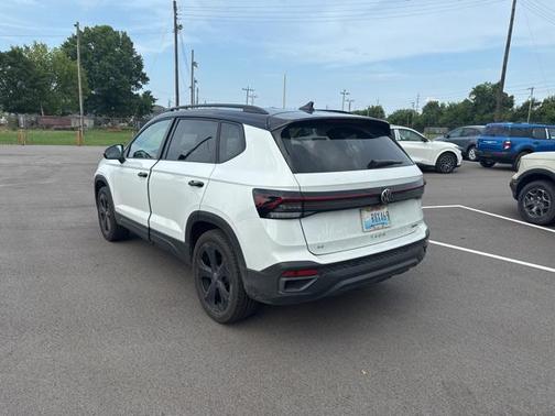 2025 Volkswagen Taos 1.5T SE Black
