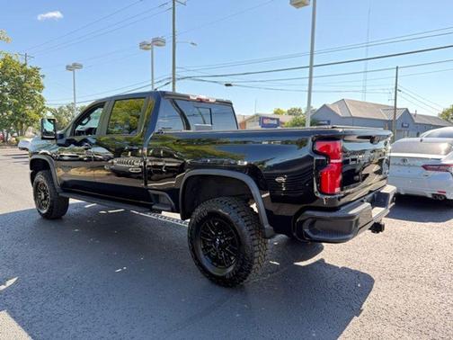 2024 Chevrolet Silverado 2500 4WD Crew Cab Standard Bed ZR2