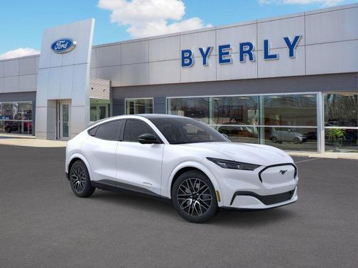 Star White Metallic Tri-Coat 2026 Ford Mustang Mach-E Premium