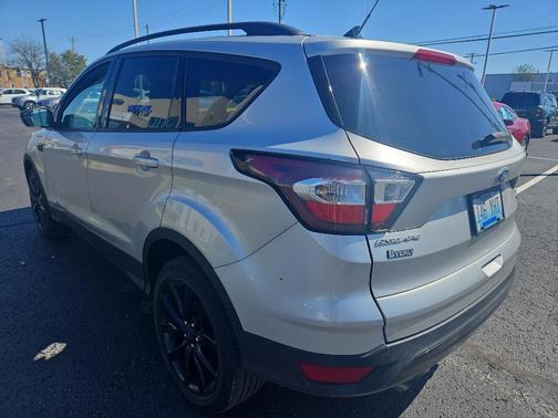 Ingot Silver Metallic 2018 Ford Escape SE