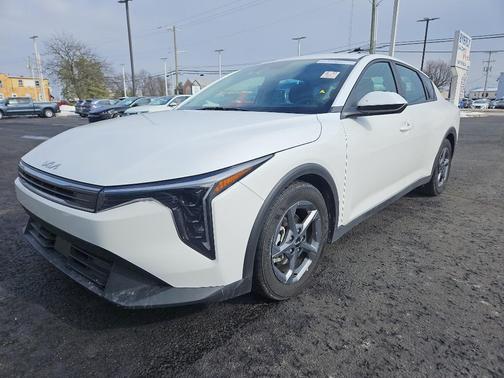 2025 Kia K4 LXS