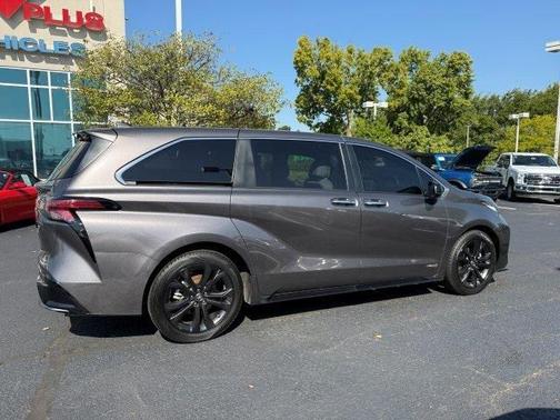 2021 Toyota Sienna XSE 7 Passenger