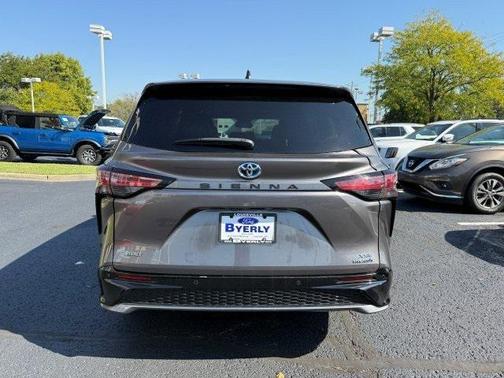 2021 Toyota Sienna XSE 7 Passenger