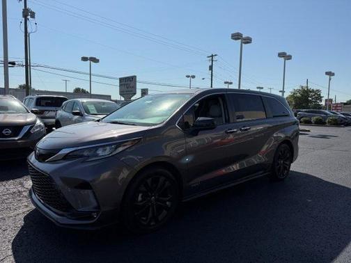2021 Toyota Sienna XSE 7 Passenger