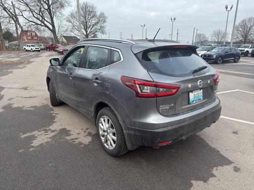 2022 Nissan Rogue Sport SV