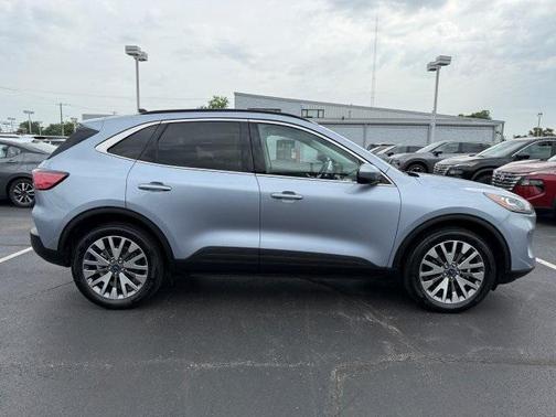 2022 Ford Escape Titanium