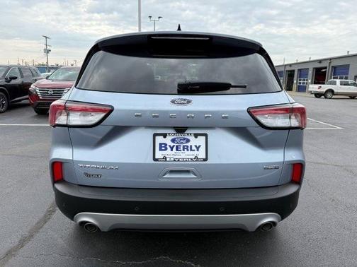 2022 Ford Escape Titanium