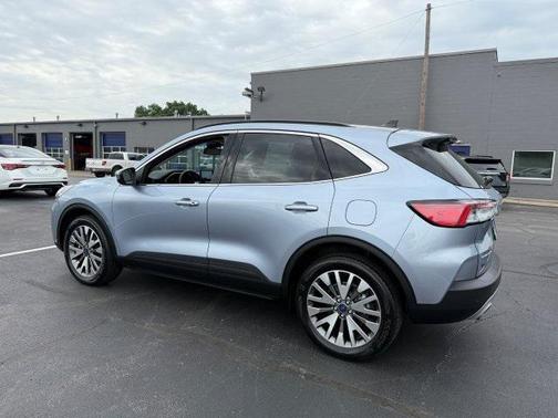 2022 Ford Escape Titanium