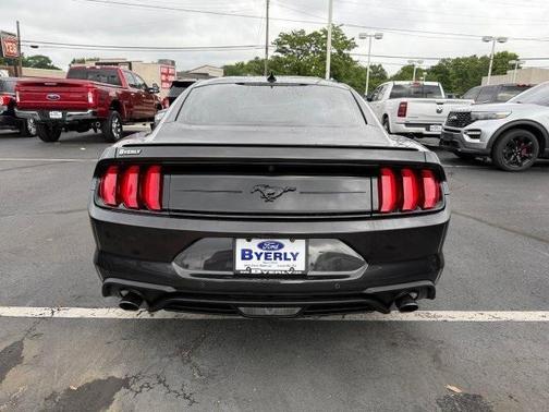 2022 Ford Mustang EcoBoost