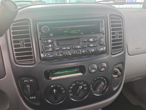 2002 Ford Escape XLS