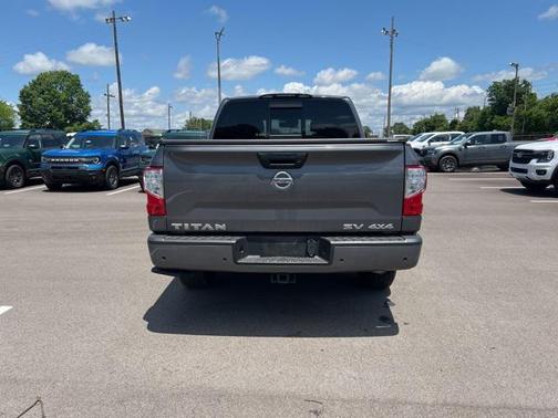 2021 Nissan Titan SV